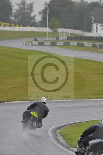 Mallory park Leicestershire;Mallory park photographs;Motorcycle action photographs;event digital images;eventdigitalimages;mallory park;no limits trackday;peter wileman photography;trackday;trackday digital images;trackday photos