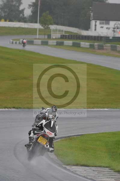 Mallory park Leicestershire;Mallory park photographs;Motorcycle action photographs;event digital images;eventdigitalimages;mallory park;no limits trackday;peter wileman photography;trackday;trackday digital images;trackday photos