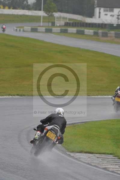Mallory park Leicestershire;Mallory park photographs;Motorcycle action photographs;event digital images;eventdigitalimages;mallory park;no limits trackday;peter wileman photography;trackday;trackday digital images;trackday photos