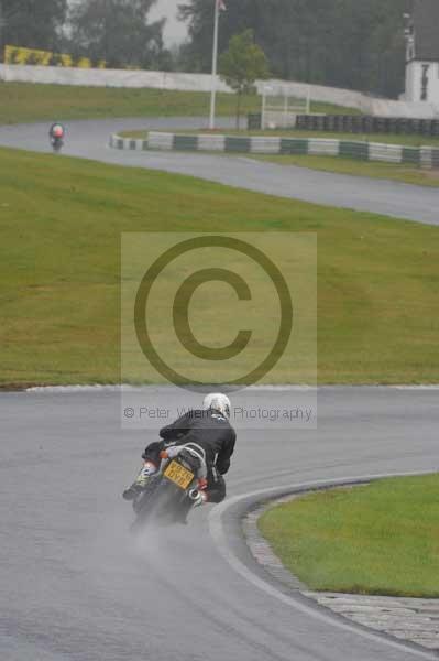 Mallory park Leicestershire;Mallory park photographs;Motorcycle action photographs;event digital images;eventdigitalimages;mallory park;no limits trackday;peter wileman photography;trackday;trackday digital images;trackday photos
