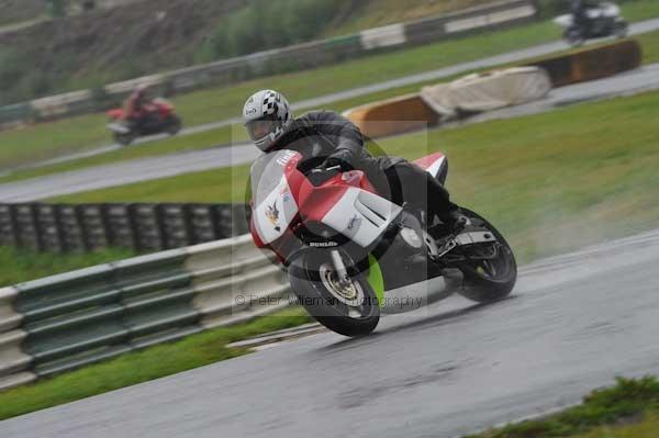 Mallory park Leicestershire;Mallory park photographs;Motorcycle action photographs;event digital images;eventdigitalimages;mallory park;no limits trackday;peter wileman photography;trackday;trackday digital images;trackday photos