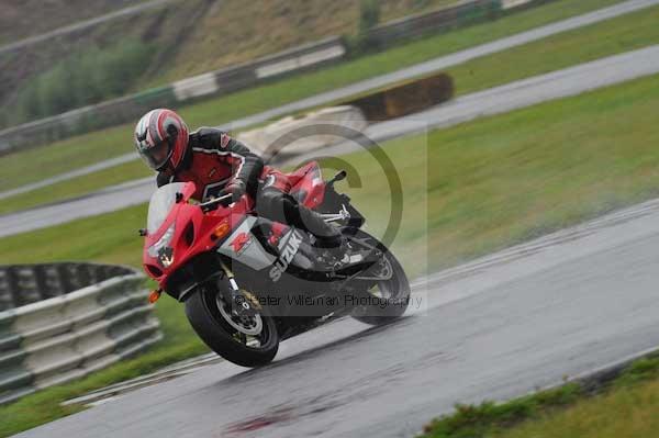 Mallory park Leicestershire;Mallory park photographs;Motorcycle action photographs;event digital images;eventdigitalimages;mallory park;no limits trackday;peter wileman photography;trackday;trackday digital images;trackday photos