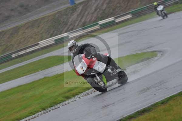 Mallory park Leicestershire;Mallory park photographs;Motorcycle action photographs;event digital images;eventdigitalimages;mallory park;no limits trackday;peter wileman photography;trackday;trackday digital images;trackday photos