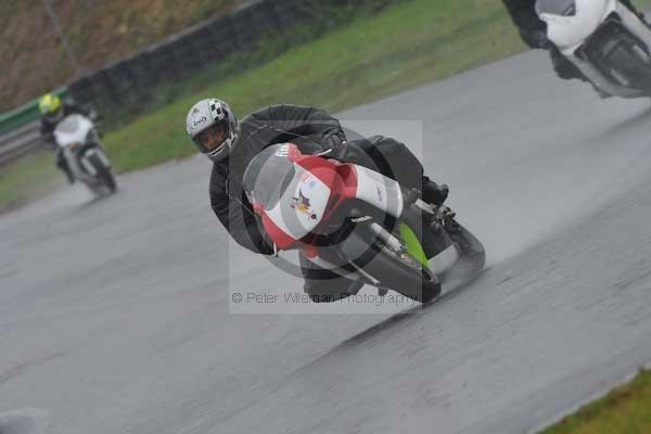 Mallory park Leicestershire;Mallory park photographs;Motorcycle action photographs;event digital images;eventdigitalimages;mallory park;no limits trackday;peter wileman photography;trackday;trackday digital images;trackday photos