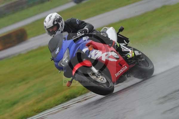 Mallory park Leicestershire;Mallory park photographs;Motorcycle action photographs;event digital images;eventdigitalimages;mallory park;no limits trackday;peter wileman photography;trackday;trackday digital images;trackday photos