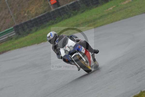 Mallory park Leicestershire;Mallory park photographs;Motorcycle action photographs;event digital images;eventdigitalimages;mallory park;no limits trackday;peter wileman photography;trackday;trackday digital images;trackday photos