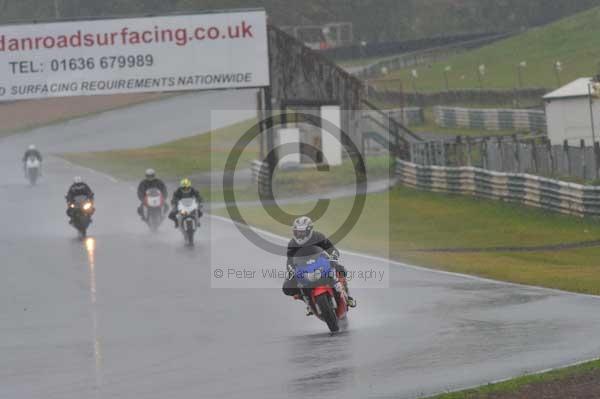 Mallory park Leicestershire;Mallory park photographs;Motorcycle action photographs;event digital images;eventdigitalimages;mallory park;no limits trackday;peter wileman photography;trackday;trackday digital images;trackday photos