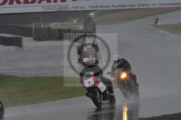 Mallory park Leicestershire;Mallory park photographs;Motorcycle action photographs;event digital images;eventdigitalimages;mallory park;no limits trackday;peter wileman photography;trackday;trackday digital images;trackday photos