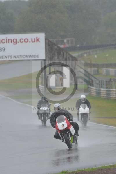 Mallory park Leicestershire;Mallory park photographs;Motorcycle action photographs;event digital images;eventdigitalimages;mallory park;no limits trackday;peter wileman photography;trackday;trackday digital images;trackday photos