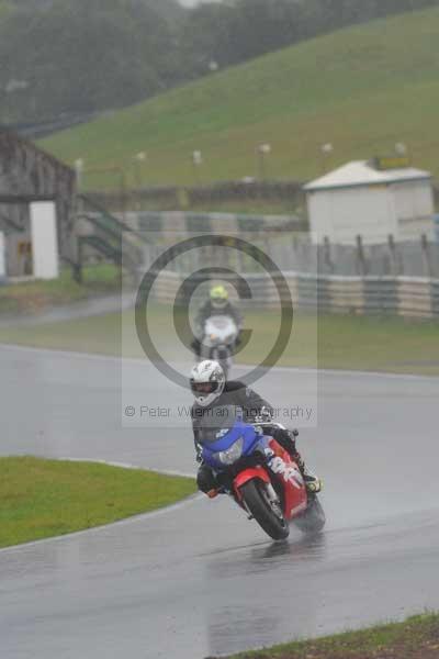 Mallory park Leicestershire;Mallory park photographs;Motorcycle action photographs;event digital images;eventdigitalimages;mallory park;no limits trackday;peter wileman photography;trackday;trackday digital images;trackday photos