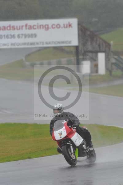 Mallory park Leicestershire;Mallory park photographs;Motorcycle action photographs;event digital images;eventdigitalimages;mallory park;no limits trackday;peter wileman photography;trackday;trackday digital images;trackday photos