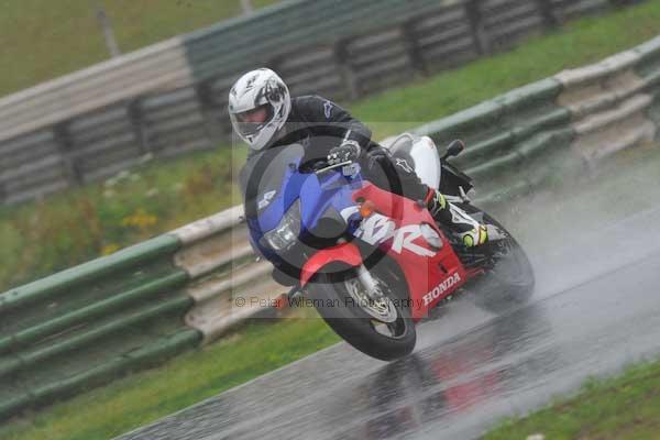 Mallory park Leicestershire;Mallory park photographs;Motorcycle action photographs;event digital images;eventdigitalimages;mallory park;no limits trackday;peter wileman photography;trackday;trackday digital images;trackday photos