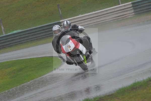 Mallory park Leicestershire;Mallory park photographs;Motorcycle action photographs;event digital images;eventdigitalimages;mallory park;no limits trackday;peter wileman photography;trackday;trackday digital images;trackday photos