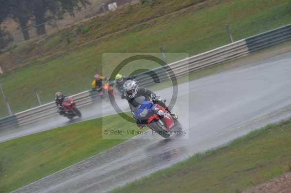 Mallory park Leicestershire;Mallory park photographs;Motorcycle action photographs;event digital images;eventdigitalimages;mallory park;no limits trackday;peter wileman photography;trackday;trackday digital images;trackday photos