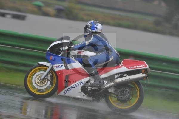 Mallory park Leicestershire;Mallory park photographs;Motorcycle action photographs;event digital images;eventdigitalimages;mallory park;no limits trackday;peter wileman photography;trackday;trackday digital images;trackday photos