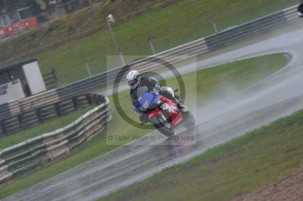 Mallory park Leicestershire;Mallory park photographs;Motorcycle action photographs;event digital images;eventdigitalimages;mallory park;no limits trackday;peter wileman photography;trackday;trackday digital images;trackday photos