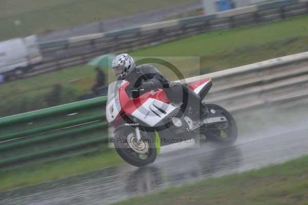 Mallory park Leicestershire;Mallory park photographs;Motorcycle action photographs;event digital images;eventdigitalimages;mallory park;no limits trackday;peter wileman photography;trackday;trackday digital images;trackday photos