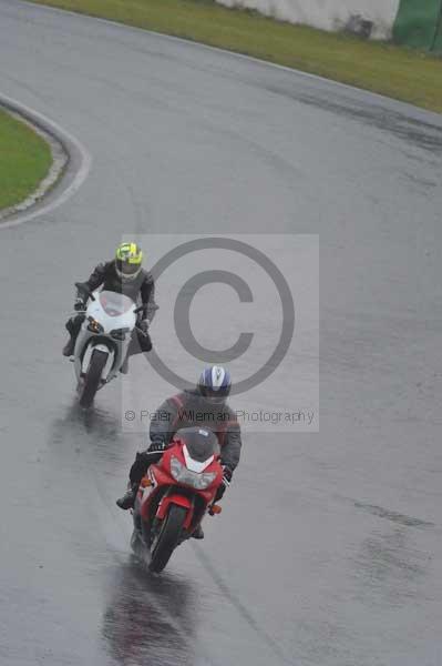 Mallory park Leicestershire;Mallory park photographs;Motorcycle action photographs;event digital images;eventdigitalimages;mallory park;no limits trackday;peter wileman photography;trackday;trackday digital images;trackday photos