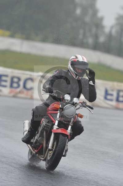 Mallory park Leicestershire;Mallory park photographs;Motorcycle action photographs;event digital images;eventdigitalimages;mallory park;no limits trackday;peter wileman photography;trackday;trackday digital images;trackday photos