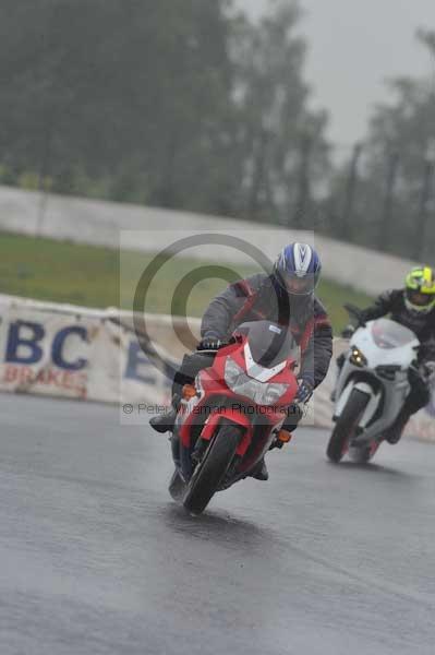 Mallory park Leicestershire;Mallory park photographs;Motorcycle action photographs;event digital images;eventdigitalimages;mallory park;no limits trackday;peter wileman photography;trackday;trackday digital images;trackday photos