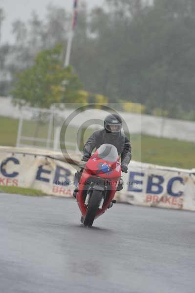 Mallory park Leicestershire;Mallory park photographs;Motorcycle action photographs;event digital images;eventdigitalimages;mallory park;no limits trackday;peter wileman photography;trackday;trackday digital images;trackday photos