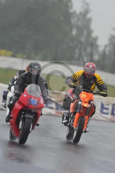 Mallory park Leicestershire;Mallory park photographs;Motorcycle action photographs;event digital images;eventdigitalimages;mallory park;no limits trackday;peter wileman photography;trackday;trackday digital images;trackday photos
