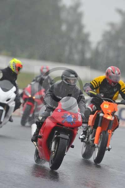 Mallory park Leicestershire;Mallory park photographs;Motorcycle action photographs;event digital images;eventdigitalimages;mallory park;no limits trackday;peter wileman photography;trackday;trackday digital images;trackday photos