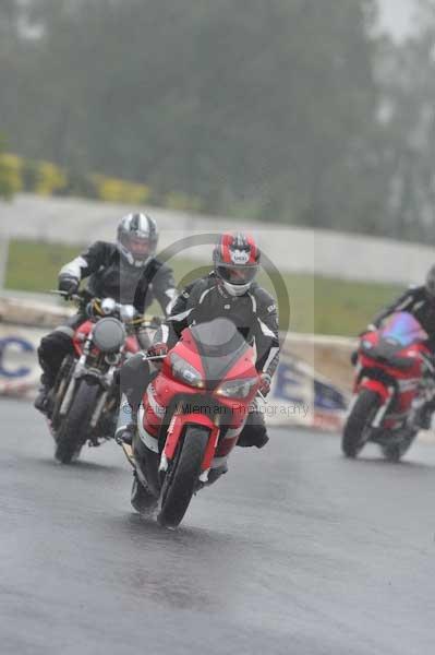 Mallory park Leicestershire;Mallory park photographs;Motorcycle action photographs;event digital images;eventdigitalimages;mallory park;no limits trackday;peter wileman photography;trackday;trackday digital images;trackday photos