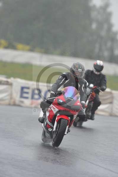 Mallory park Leicestershire;Mallory park photographs;Motorcycle action photographs;event digital images;eventdigitalimages;mallory park;no limits trackday;peter wileman photography;trackday;trackday digital images;trackday photos