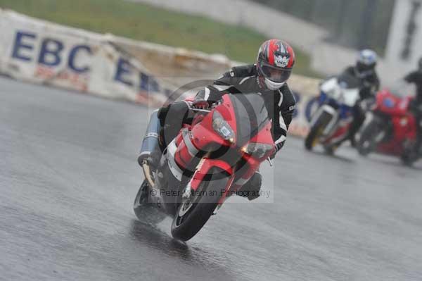 Mallory park Leicestershire;Mallory park photographs;Motorcycle action photographs;event digital images;eventdigitalimages;mallory park;no limits trackday;peter wileman photography;trackday;trackday digital images;trackday photos