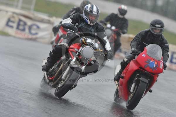 Mallory park Leicestershire;Mallory park photographs;Motorcycle action photographs;event digital images;eventdigitalimages;mallory park;no limits trackday;peter wileman photography;trackday;trackday digital images;trackday photos