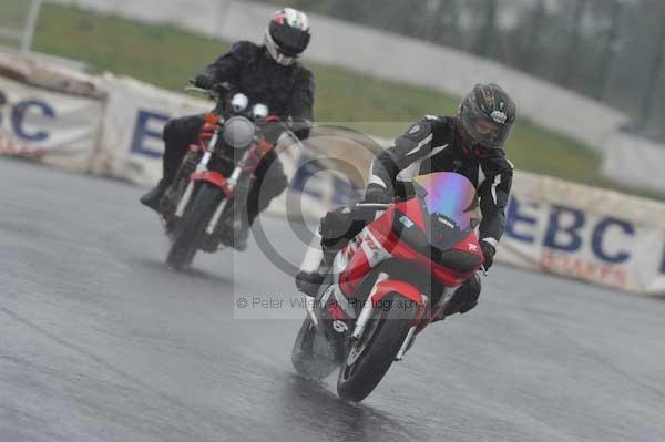 Mallory park Leicestershire;Mallory park photographs;Motorcycle action photographs;event digital images;eventdigitalimages;mallory park;no limits trackday;peter wileman photography;trackday;trackday digital images;trackday photos
