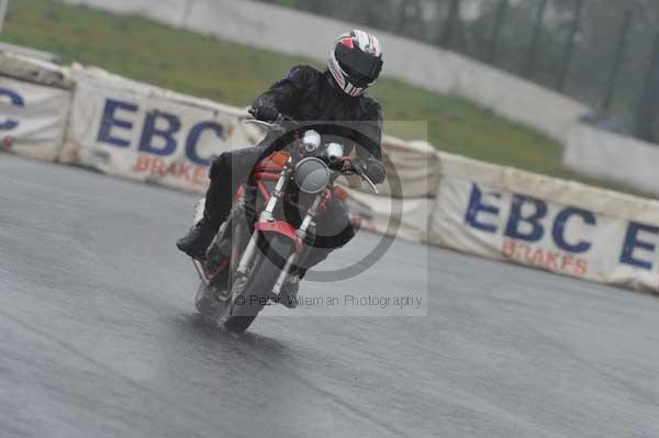 Mallory park Leicestershire;Mallory park photographs;Motorcycle action photographs;event digital images;eventdigitalimages;mallory park;no limits trackday;peter wileman photography;trackday;trackday digital images;trackday photos