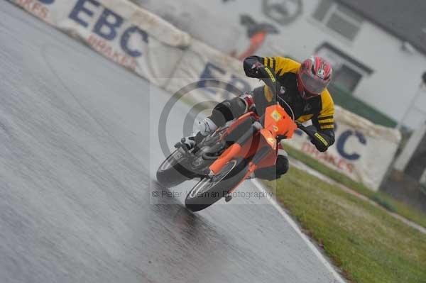 Mallory park Leicestershire;Mallory park photographs;Motorcycle action photographs;event digital images;eventdigitalimages;mallory park;no limits trackday;peter wileman photography;trackday;trackday digital images;trackday photos