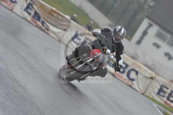 Mallory park Leicestershire;Mallory park photographs;Motorcycle action photographs;event digital images;eventdigitalimages;mallory park;no limits trackday;peter wileman photography;trackday;trackday digital images;trackday photos