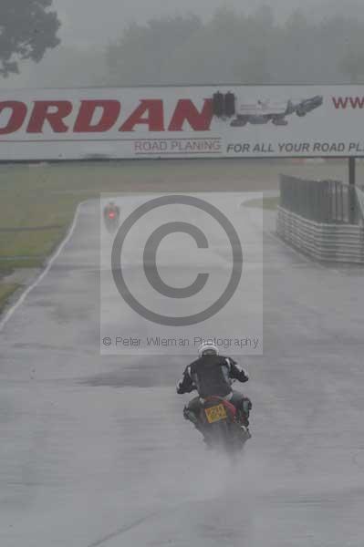 Mallory park Leicestershire;Mallory park photographs;Motorcycle action photographs;event digital images;eventdigitalimages;mallory park;no limits trackday;peter wileman photography;trackday;trackday digital images;trackday photos