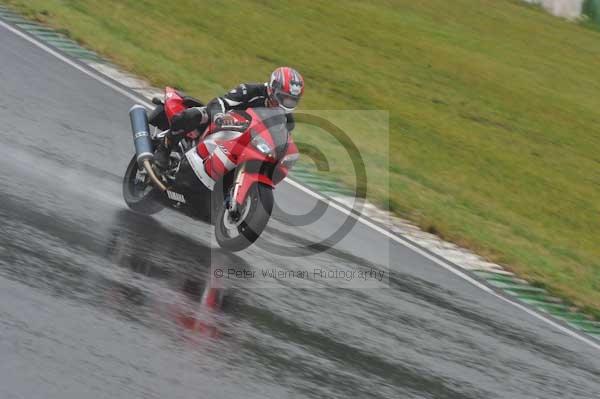 Mallory park Leicestershire;Mallory park photographs;Motorcycle action photographs;event digital images;eventdigitalimages;mallory park;no limits trackday;peter wileman photography;trackday;trackday digital images;trackday photos