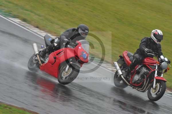 Mallory park Leicestershire;Mallory park photographs;Motorcycle action photographs;event digital images;eventdigitalimages;mallory park;no limits trackday;peter wileman photography;trackday;trackday digital images;trackday photos
