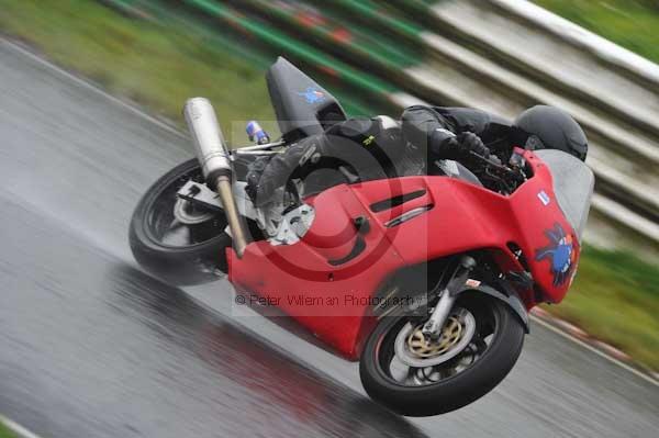 Mallory park Leicestershire;Mallory park photographs;Motorcycle action photographs;event digital images;eventdigitalimages;mallory park;no limits trackday;peter wileman photography;trackday;trackday digital images;trackday photos