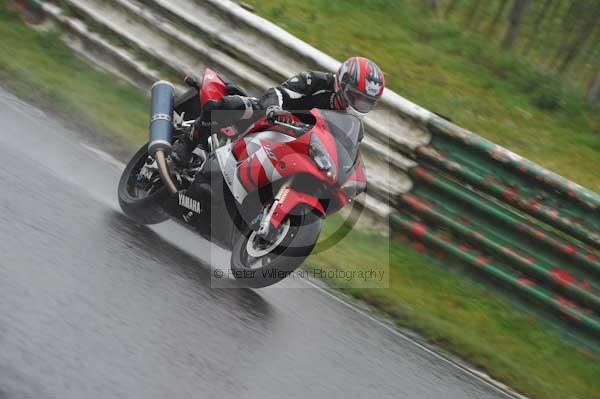 Mallory park Leicestershire;Mallory park photographs;Motorcycle action photographs;event digital images;eventdigitalimages;mallory park;no limits trackday;peter wileman photography;trackday;trackday digital images;trackday photos