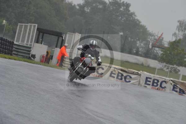 Mallory park Leicestershire;Mallory park photographs;Motorcycle action photographs;event digital images;eventdigitalimages;mallory park;no limits trackday;peter wileman photography;trackday;trackday digital images;trackday photos