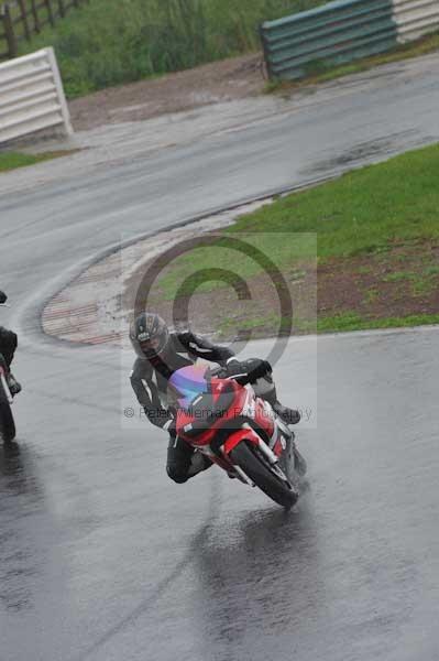 Mallory park Leicestershire;Mallory park photographs;Motorcycle action photographs;event digital images;eventdigitalimages;mallory park;no limits trackday;peter wileman photography;trackday;trackday digital images;trackday photos