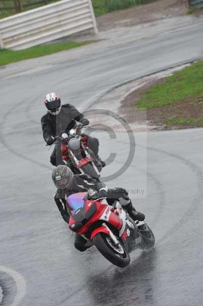 Mallory park Leicestershire;Mallory park photographs;Motorcycle action photographs;event digital images;eventdigitalimages;mallory park;no limits trackday;peter wileman photography;trackday;trackday digital images;trackday photos