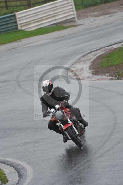 Mallory park Leicestershire;Mallory park photographs;Motorcycle action photographs;event digital images;eventdigitalimages;mallory park;no limits trackday;peter wileman photography;trackday;trackday digital images;trackday photos