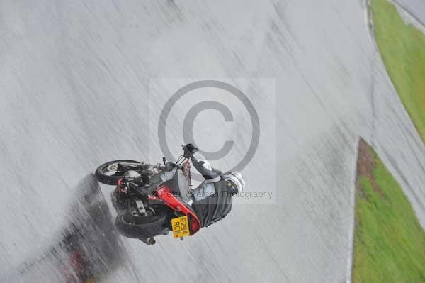 Mallory park Leicestershire;Mallory park photographs;Motorcycle action photographs;event digital images;eventdigitalimages;mallory park;no limits trackday;peter wileman photography;trackday;trackday digital images;trackday photos