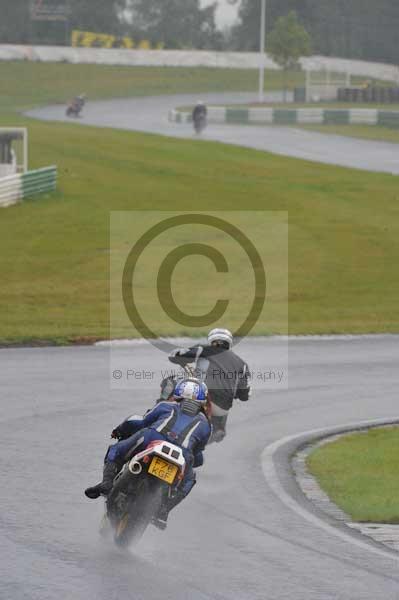 Mallory park Leicestershire;Mallory park photographs;Motorcycle action photographs;event digital images;eventdigitalimages;mallory park;no limits trackday;peter wileman photography;trackday;trackday digital images;trackday photos