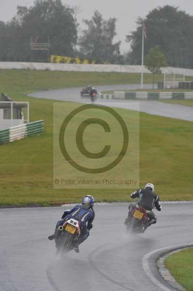 Mallory park Leicestershire;Mallory park photographs;Motorcycle action photographs;event digital images;eventdigitalimages;mallory park;no limits trackday;peter wileman photography;trackday;trackday digital images;trackday photos