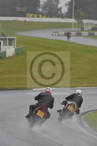 Mallory park Leicestershire;Mallory park photographs;Motorcycle action photographs;event digital images;eventdigitalimages;mallory park;no limits trackday;peter wileman photography;trackday;trackday digital images;trackday photos