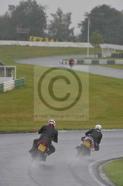 Mallory park Leicestershire;Mallory park photographs;Motorcycle action photographs;event digital images;eventdigitalimages;mallory park;no limits trackday;peter wileman photography;trackday;trackday digital images;trackday photos
