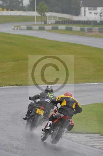 Mallory park Leicestershire;Mallory park photographs;Motorcycle action photographs;event digital images;eventdigitalimages;mallory park;no limits trackday;peter wileman photography;trackday;trackday digital images;trackday photos
